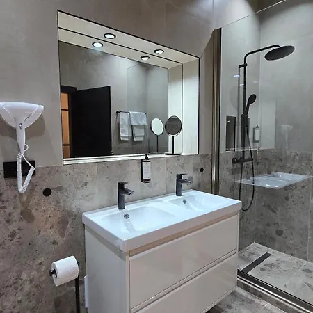 La Boutique 3*