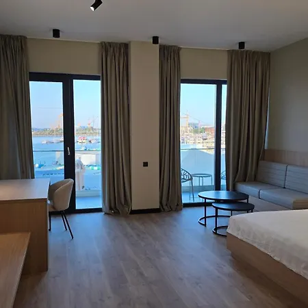 La Boutique 3*